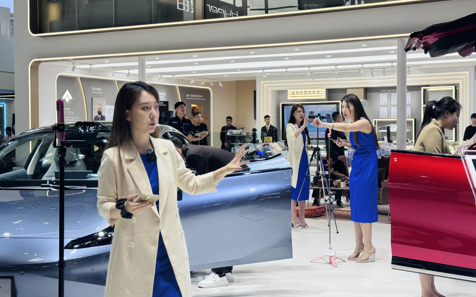 Cách livestream bán xe ô tô cuốn hút và hiệu quả
