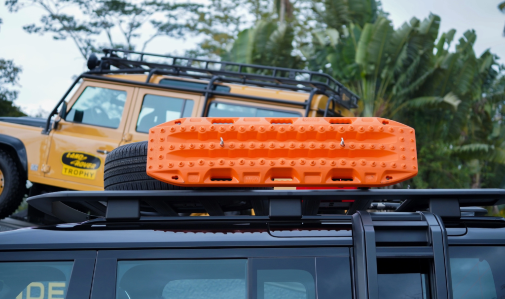 Land Rover Defender Trophy sắp về Việt Nam: SUV off-road hạng sang giá 7,489 tỷ đồng