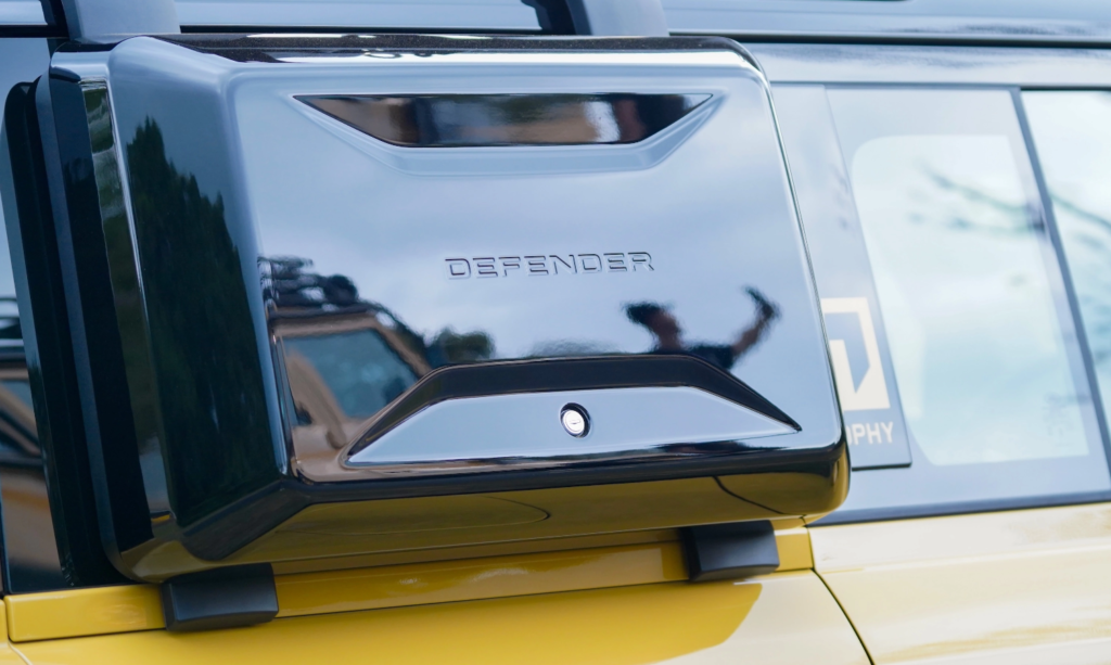 Land Rover Defender Trophy sắp về Việt Nam: SUV off-road hạng sang giá 7,489 tỷ đồng