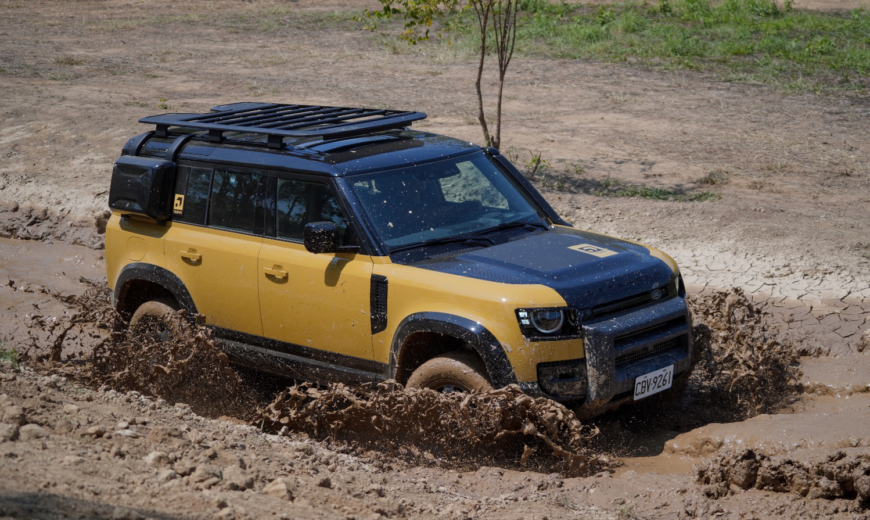Land Rover Defender Trophy sắp về Việt Nam: SUV off-road hạng sang giá 7,489 tỷ đồng