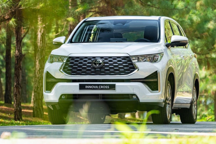 Toyota Innova Cross 2026: Giá lăn bánh mới nhất và đánh giá chi tiết mẫu MPV hybrid đáng mua