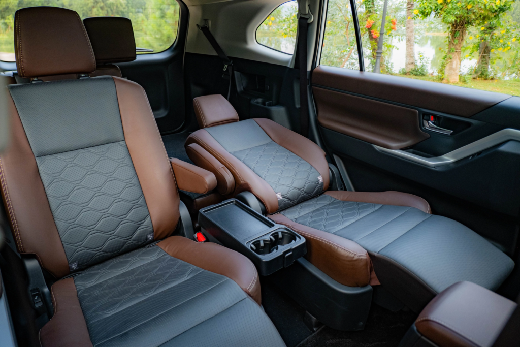 Toyota Innova Cross 2026: Giá lăn bánh mới nhất và đánh giá chi tiết mẫu MPV hybrid đáng mua