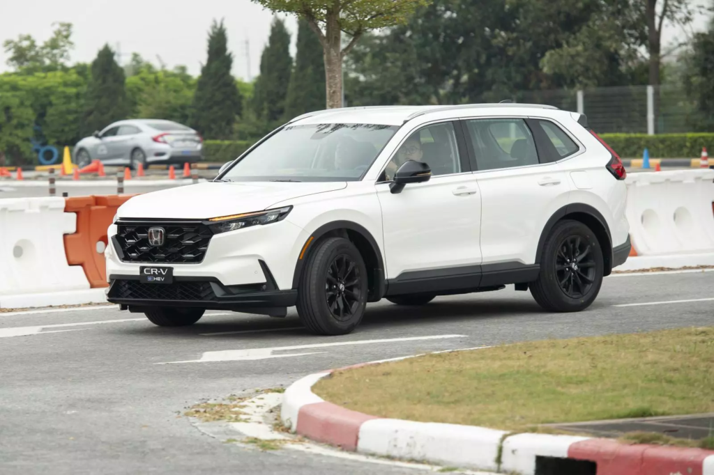 Toyota Corolla Cross 7 chỗ sắp ra mắt: “Quân bài chiến lược” cạnh tranh Honda CR-V