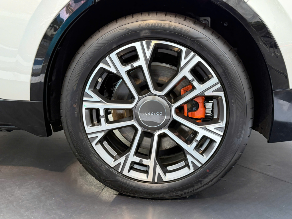 Lynk & Co 900 sắp ra mắt Việt Nam: SUV công nghệ cao chạy điện hơn 200 km, tiện nghi như xe sang