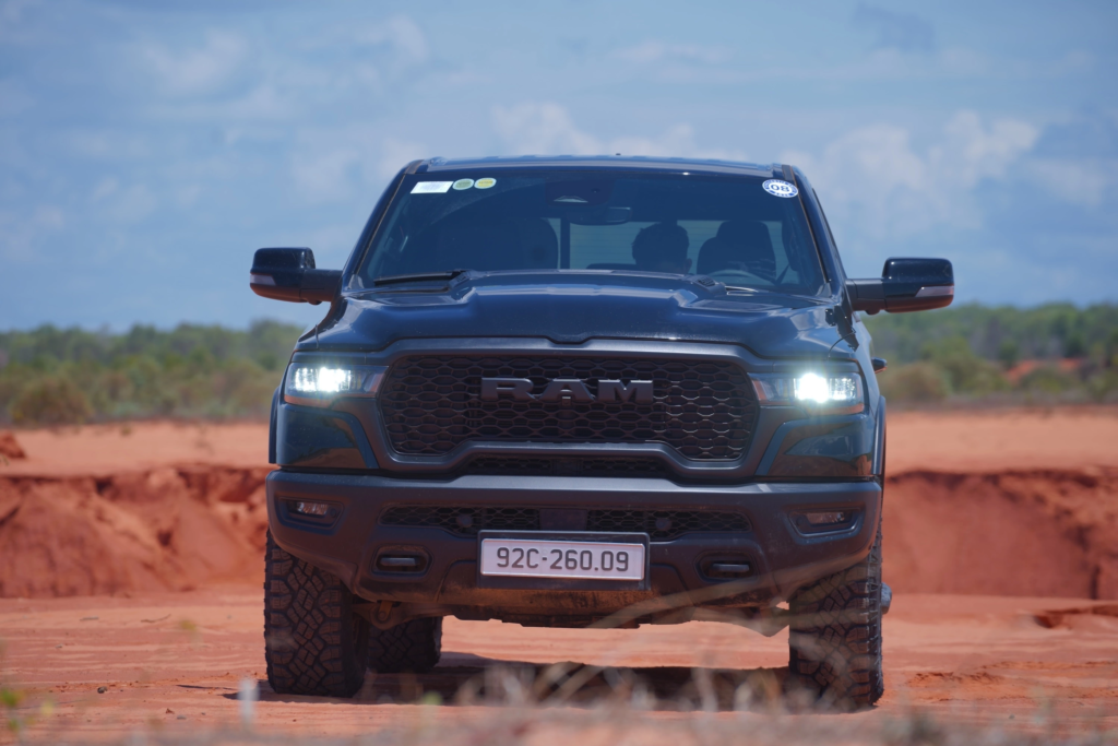 Ram 1500 2026 đầu tiên về Việt Nam: Động cơ mới mạnh tới 540 mã lực, giá bán dự kiến dễ tiếp cận hơn 5 Quảng Cáo Ô Tô - Tối Ưu Đa Nền Tảng Ram 1500 2026 đầu tiên về Việt Nam: Động cơ mới mạnh tới 540 mã lực, giá bán dự kiến dễ tiếp cận hơn