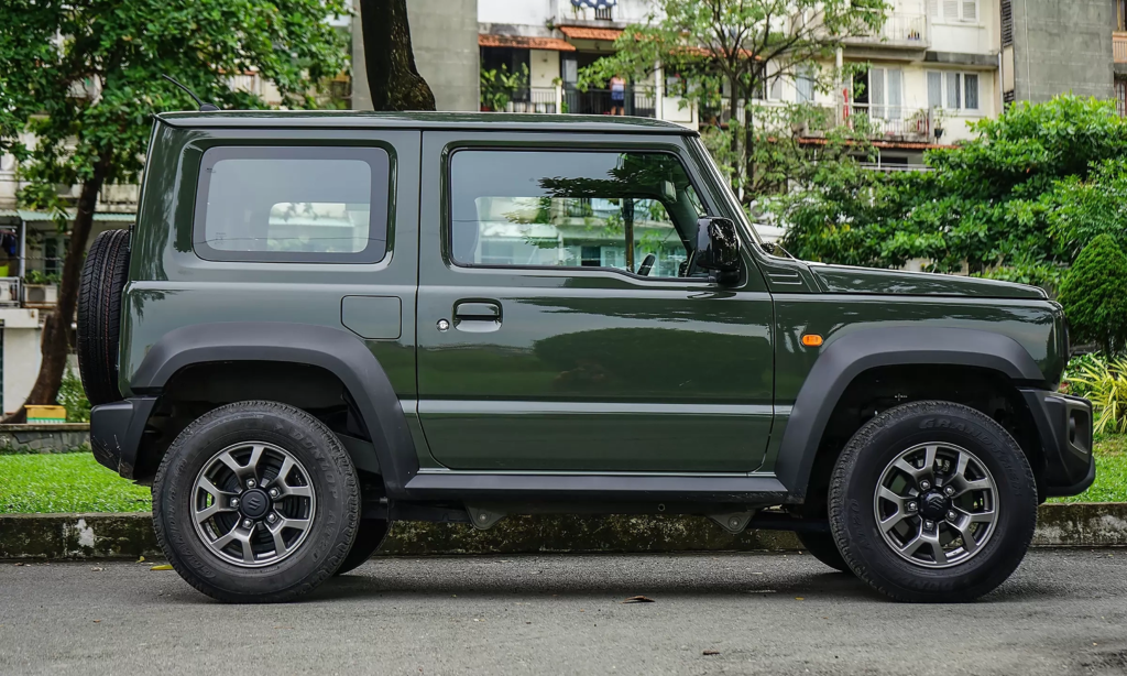 Suzuki Jimny giảm giá tới 180 triệu đồng: SUV off-road nhập Nhật xuống còn hơn 600 triệu đồng
