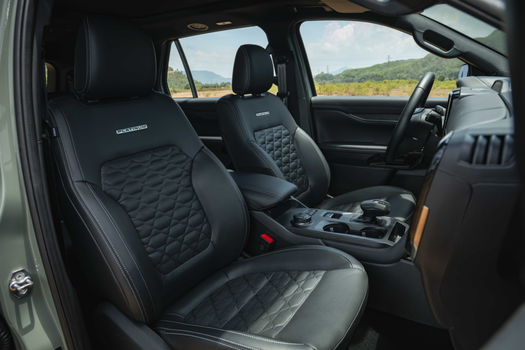 Ford Everest 2026 ra mắt Việt Nam: Thêm bản Platinum+ 300 mã lực, giá từ 1,129 tỷ đồng