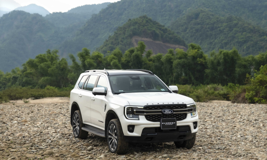Ford Everest 2026 ra mắt Việt Nam: Thêm bản Platinum+ 300 mã lực, giá từ 1,129 tỷ đồng
