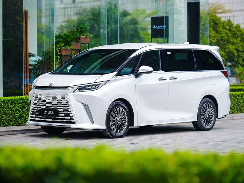 Lexus đồng loạt giảm giá xe hybrid tại Việt Nam, mức giảm cao nhất 360 triệu đồng