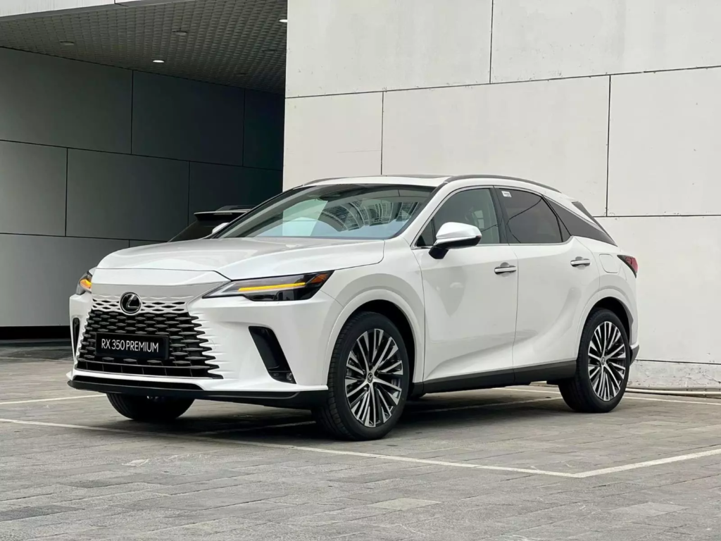 Lexus đồng loạt giảm giá xe hybrid tại Việt Nam, mức giảm cao nhất 360 triệu đồng